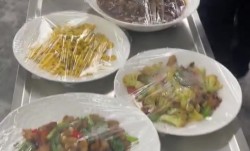 JDG分享食堂师傅送餐上门：👀跟随小餐车看看乒乓小子们